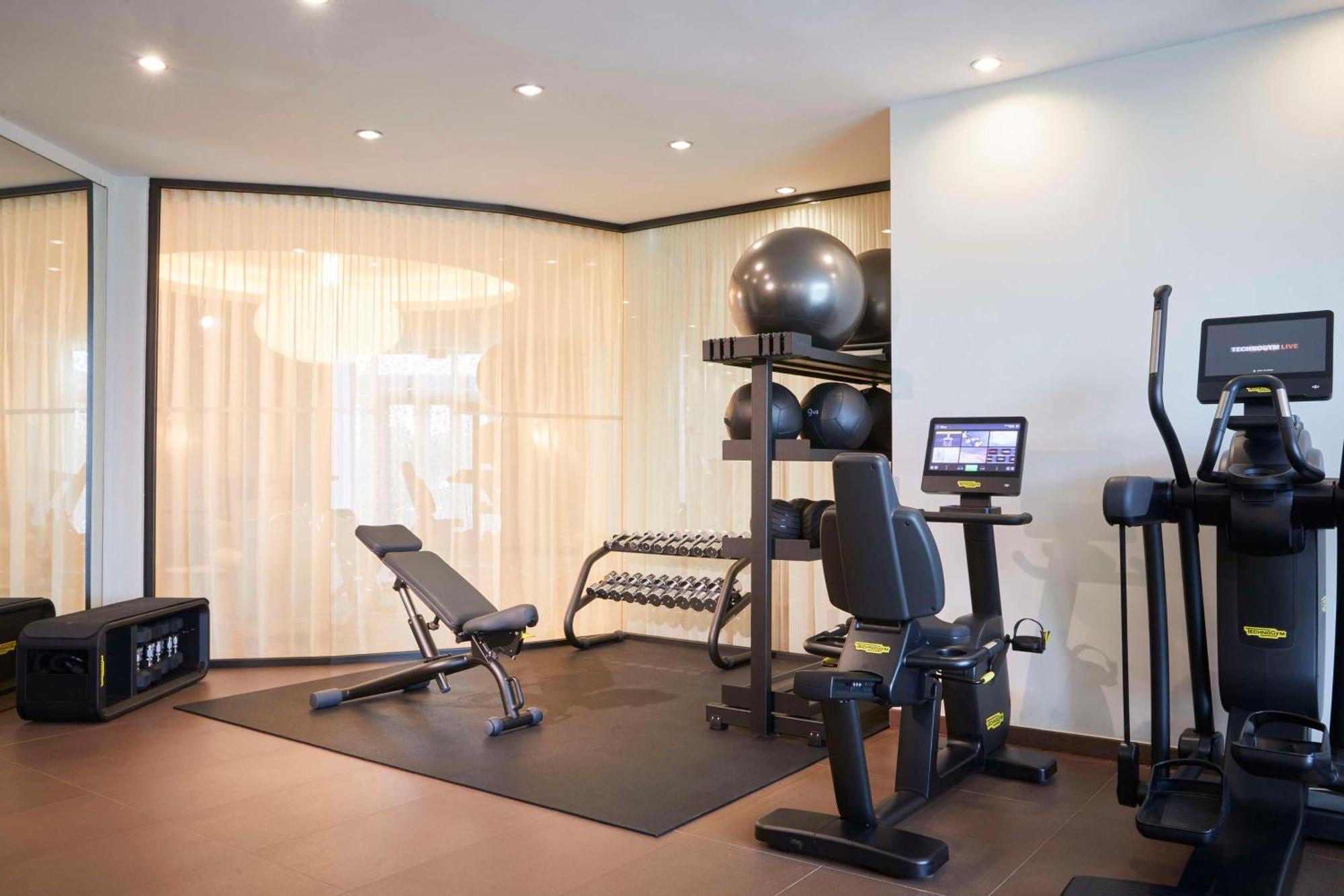 Hotel Kempinski Palace Portorož Exterior foto The gym at the hotel
